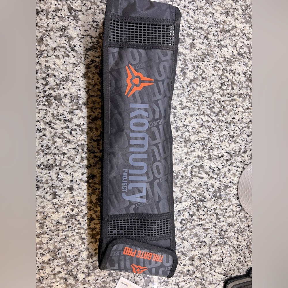 Komunity surfboard truck tailgate pads